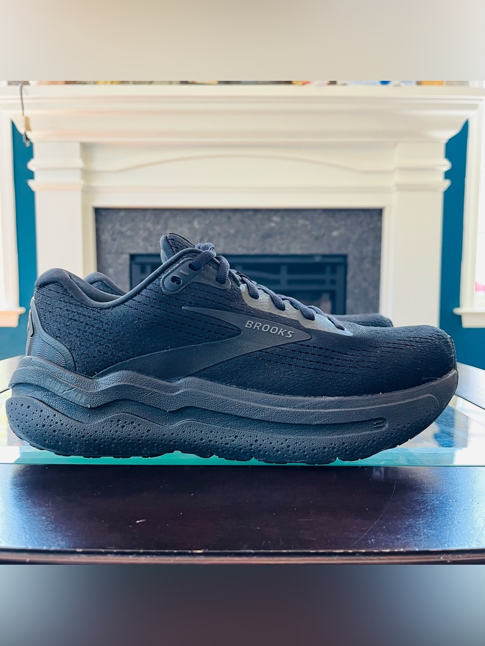 Sz 9.5 BROOKS GHOST MAX 2 Women's Sneakers 120420-1B-020 Black/Black/Ebony
